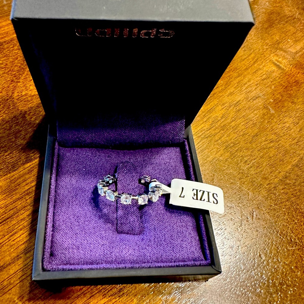 NWT Charmed Aroma size 7 ring